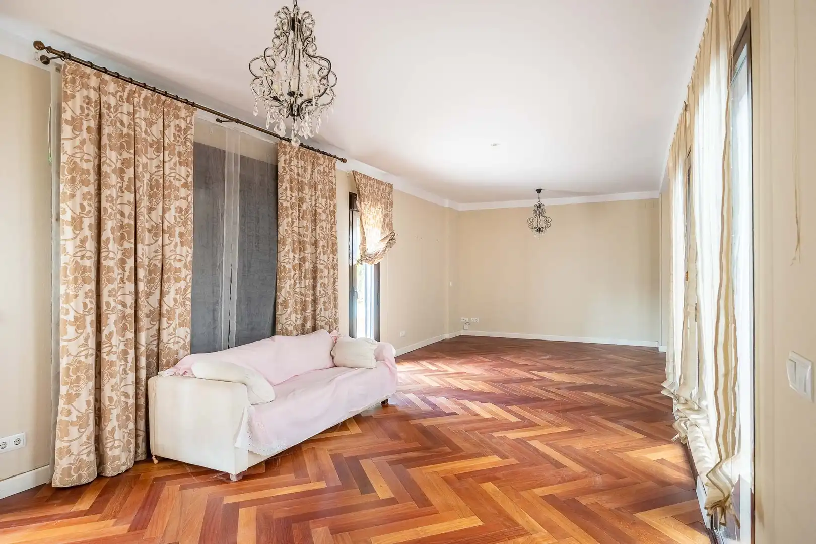 Sala de estar de Casa o chalet en venta en Guillena con Aire acondicionado, Calefacción y Jardín privado