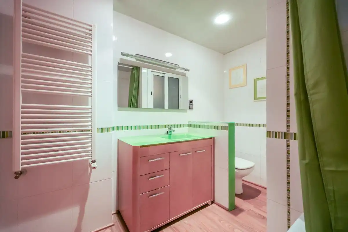 Bathroom of Houses for sale in Sabadell  with Air Conditioner, Heating and Terrace
