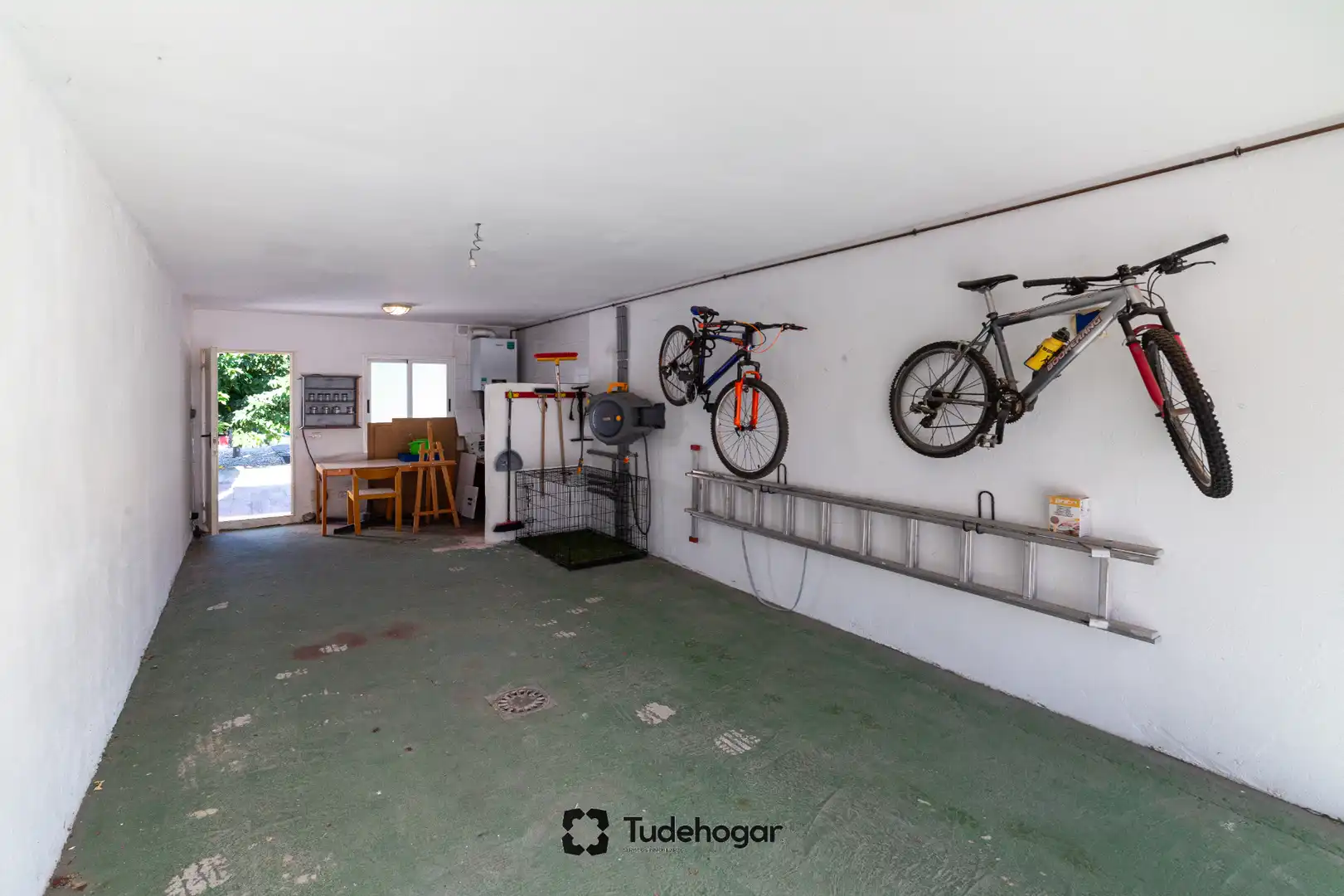 Parking de Casa o chalet en venta en Tudela de Duero con Calefacción, Jardín privado y Amueblado