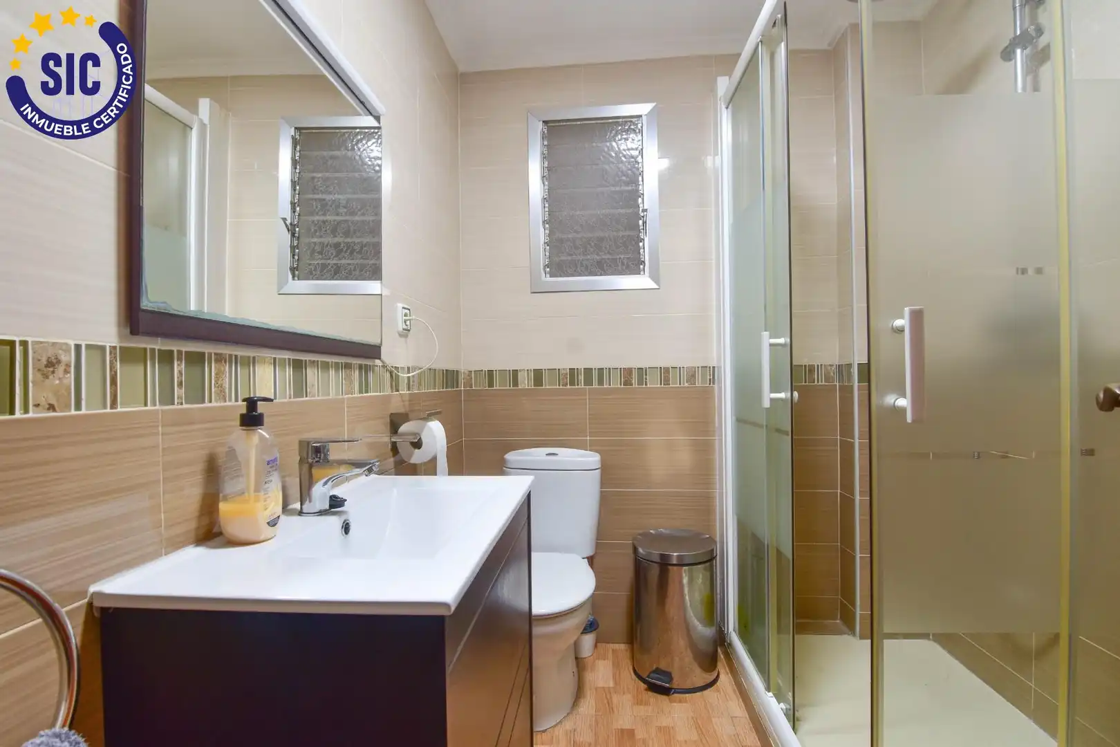 Bathroom of Flat for sale in Valencia  with Air Conditioner, Heating and Terrace