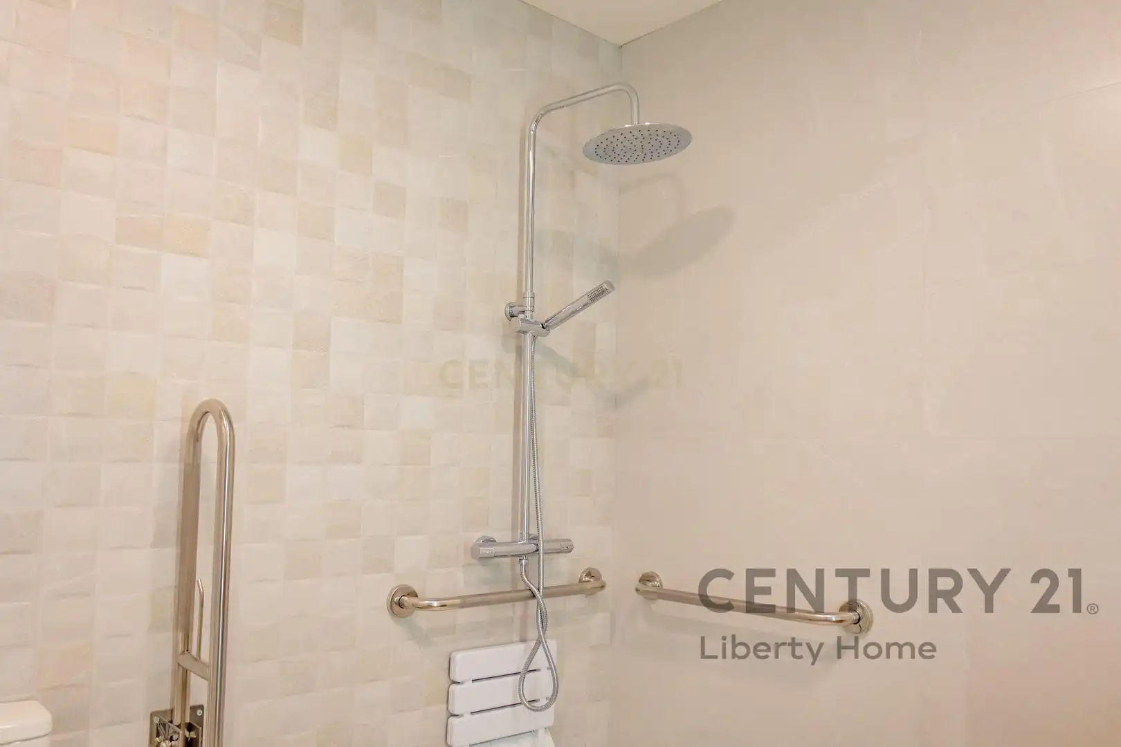 Baño de Apartamento en venta en Valencia con Aire acondicionado, Horno y Lavadora