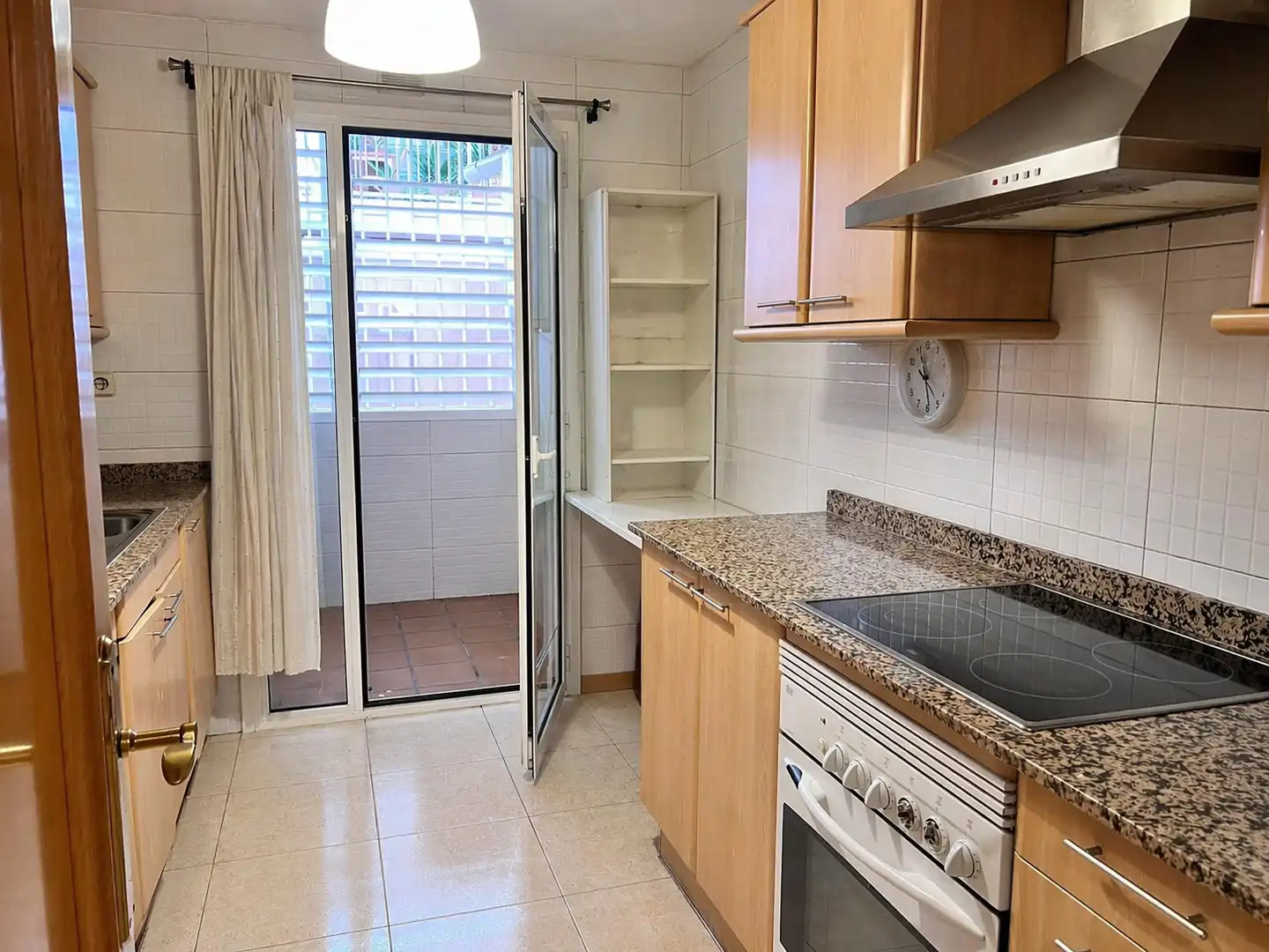 Cocina de Planta baja en venta en Sant Joan Despí con Aire acondicionado, Calefacción y Parquet