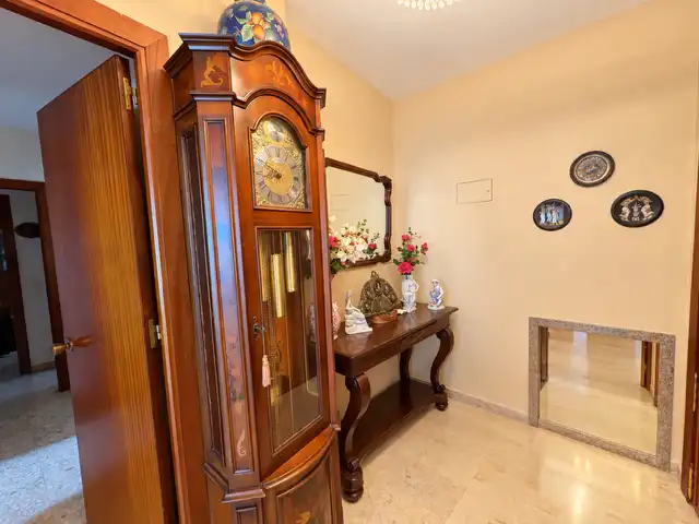 Flat with lift for sale in Calle Emilio Burgos, imagen 5