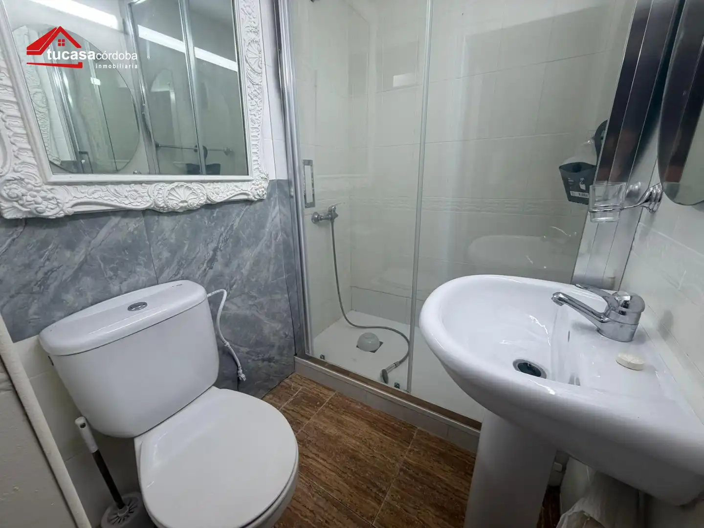 Bathroom of Flat for sale in Córdoba  with Air Conditioner, Terrace and Furnished