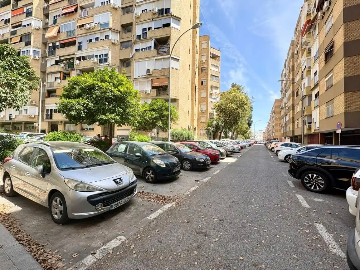 Parking de Piso en venta en Sevilla con Aire acondicionado, Calefacción y Amueblado