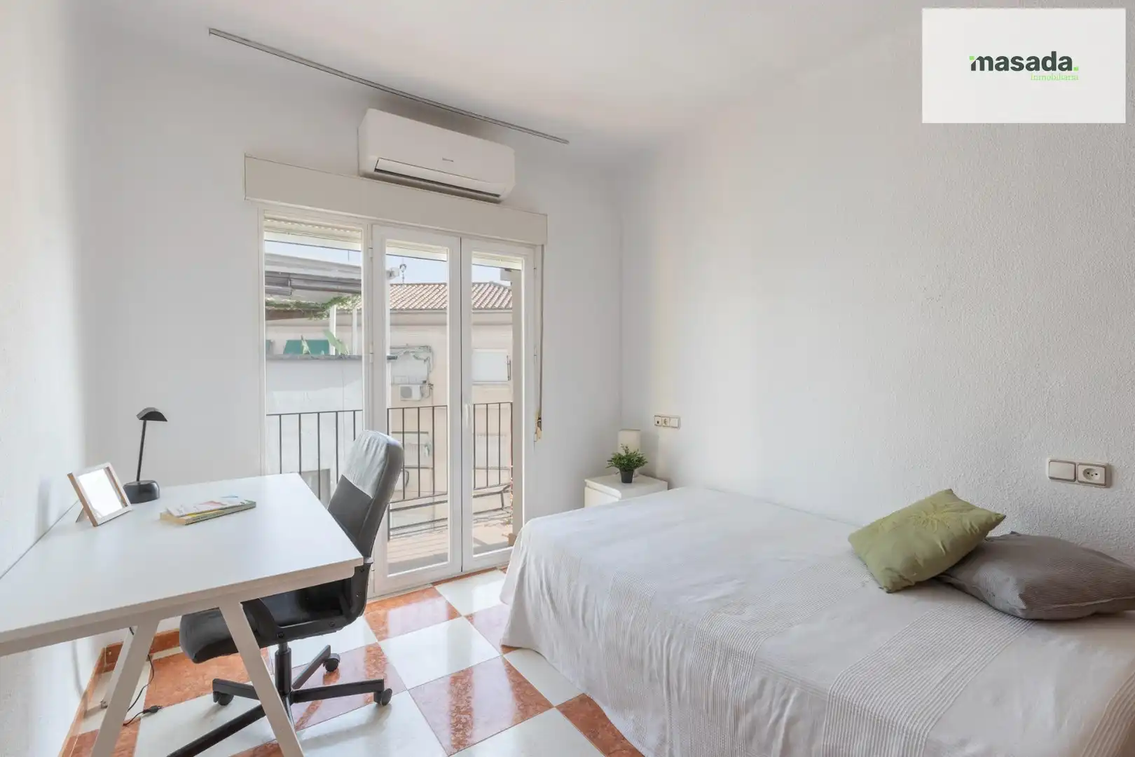 Habitación de Piso en venta en Granada con Terraza y Amueblado