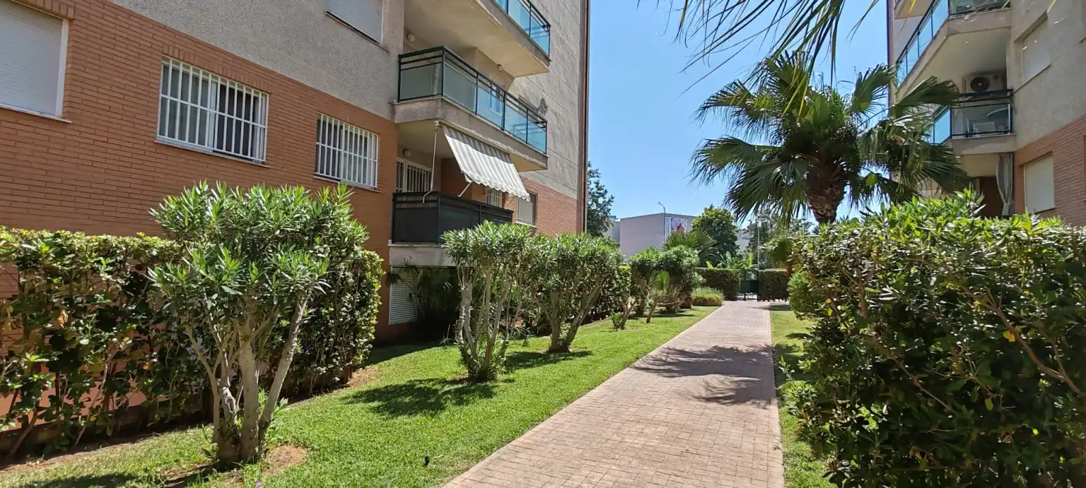 Vista exterior de Pis en venda en Gandia amb Aire condicionat, Calefacció i Jardí privat