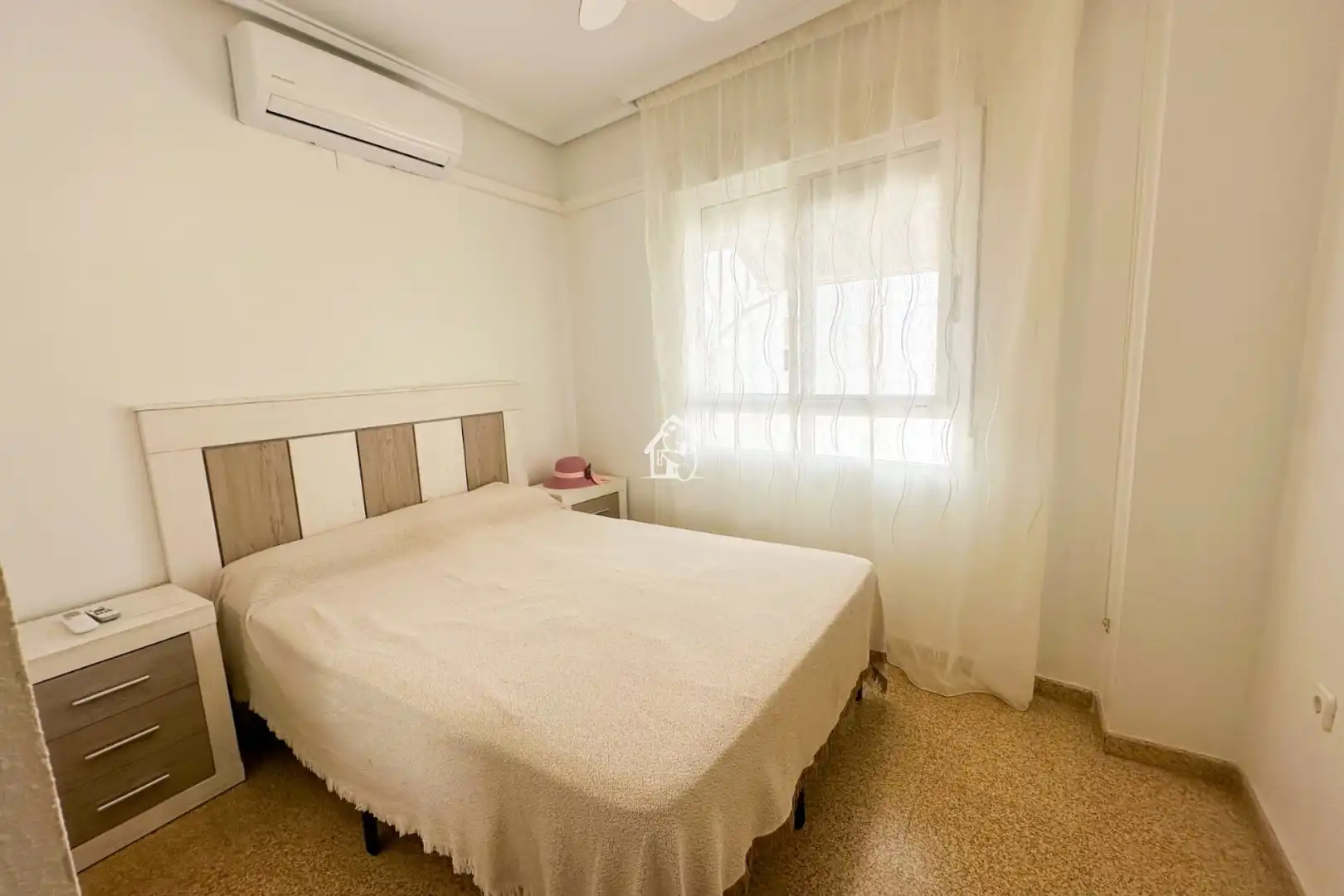 Habitación de Apartamento de alquiler en Guardamar del Segura con Aire acondicionado, Terraza y Amueblado