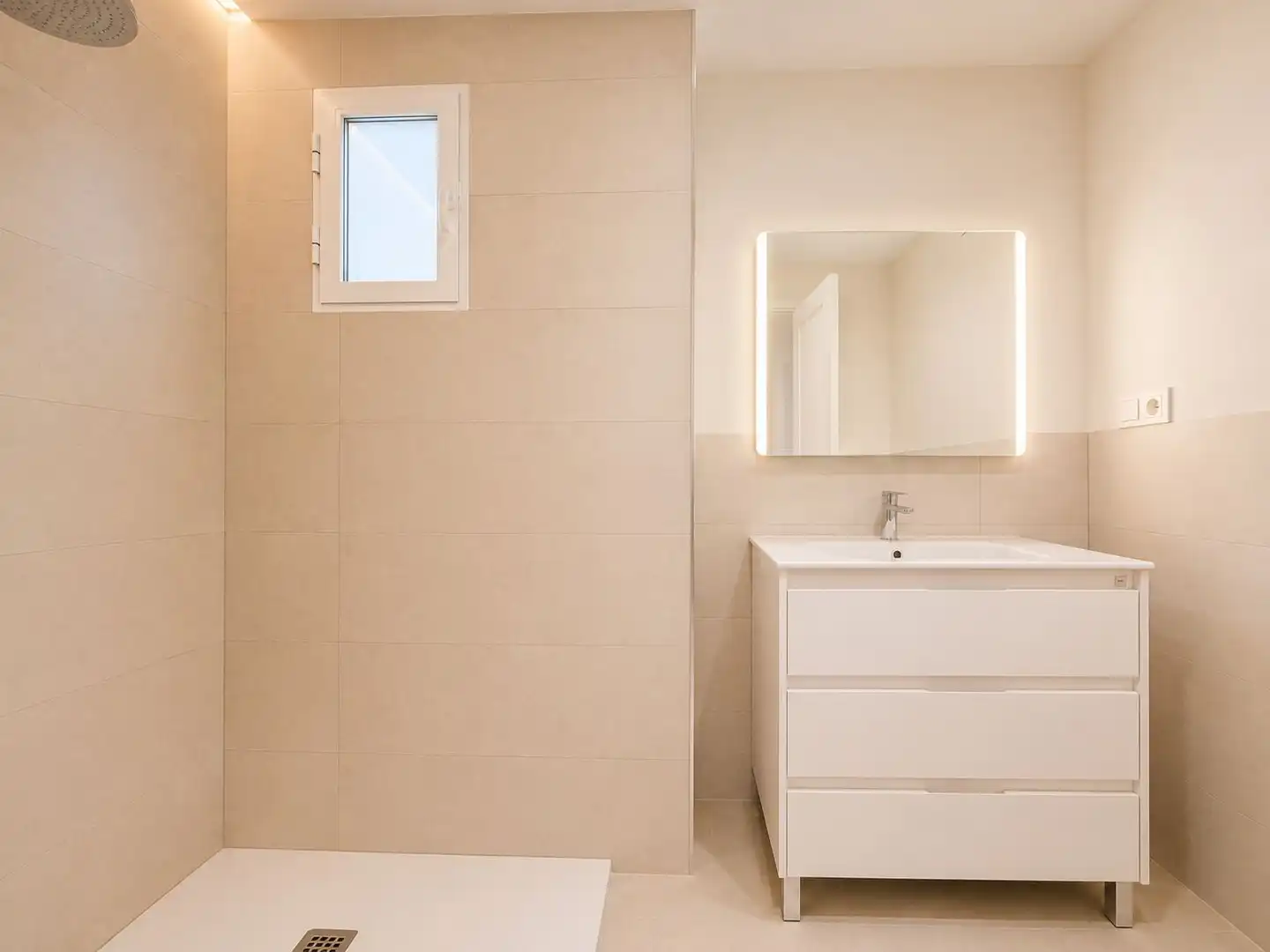 Bathroom of Attic for sale in Aspe  with Air Conditioner, Terrace and Storage room
