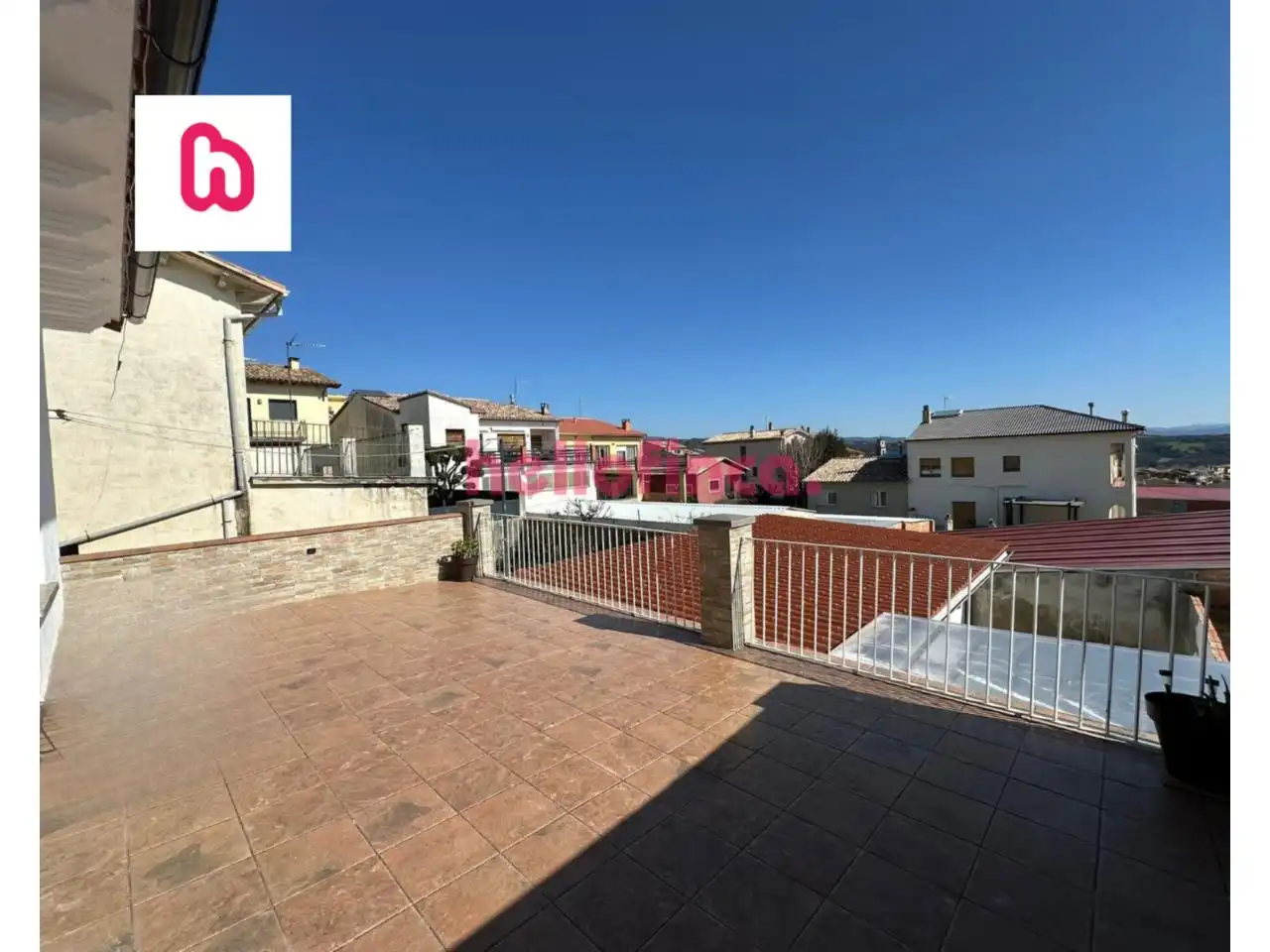 Vista exterior de Casa adosada en venda en Sant Pere de Torelló, Barcelona