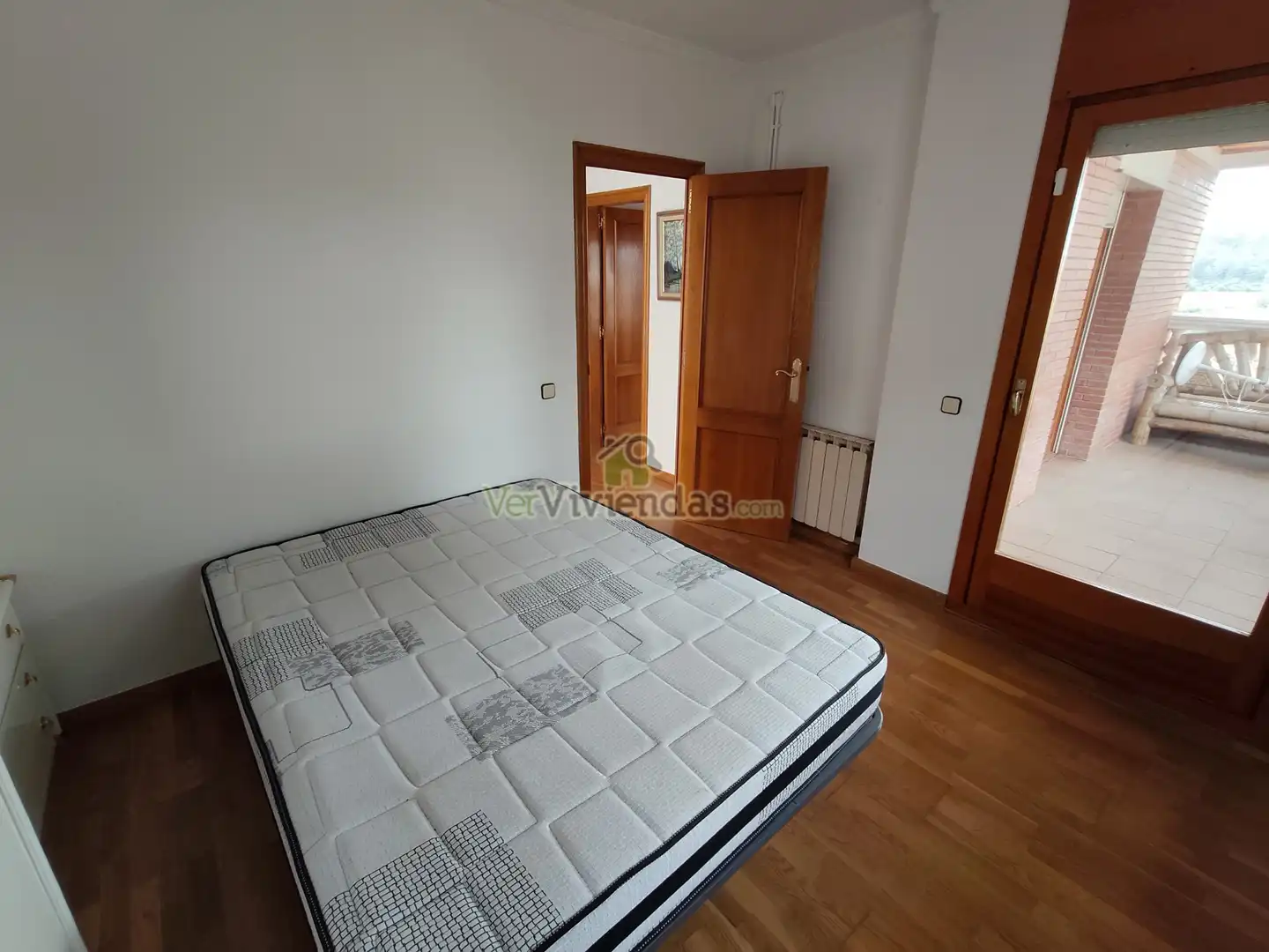 Dormitori de Casa o xalet en venda en Cerdanyola del Vallès amb Calefacció, Jardí privat i Parquet