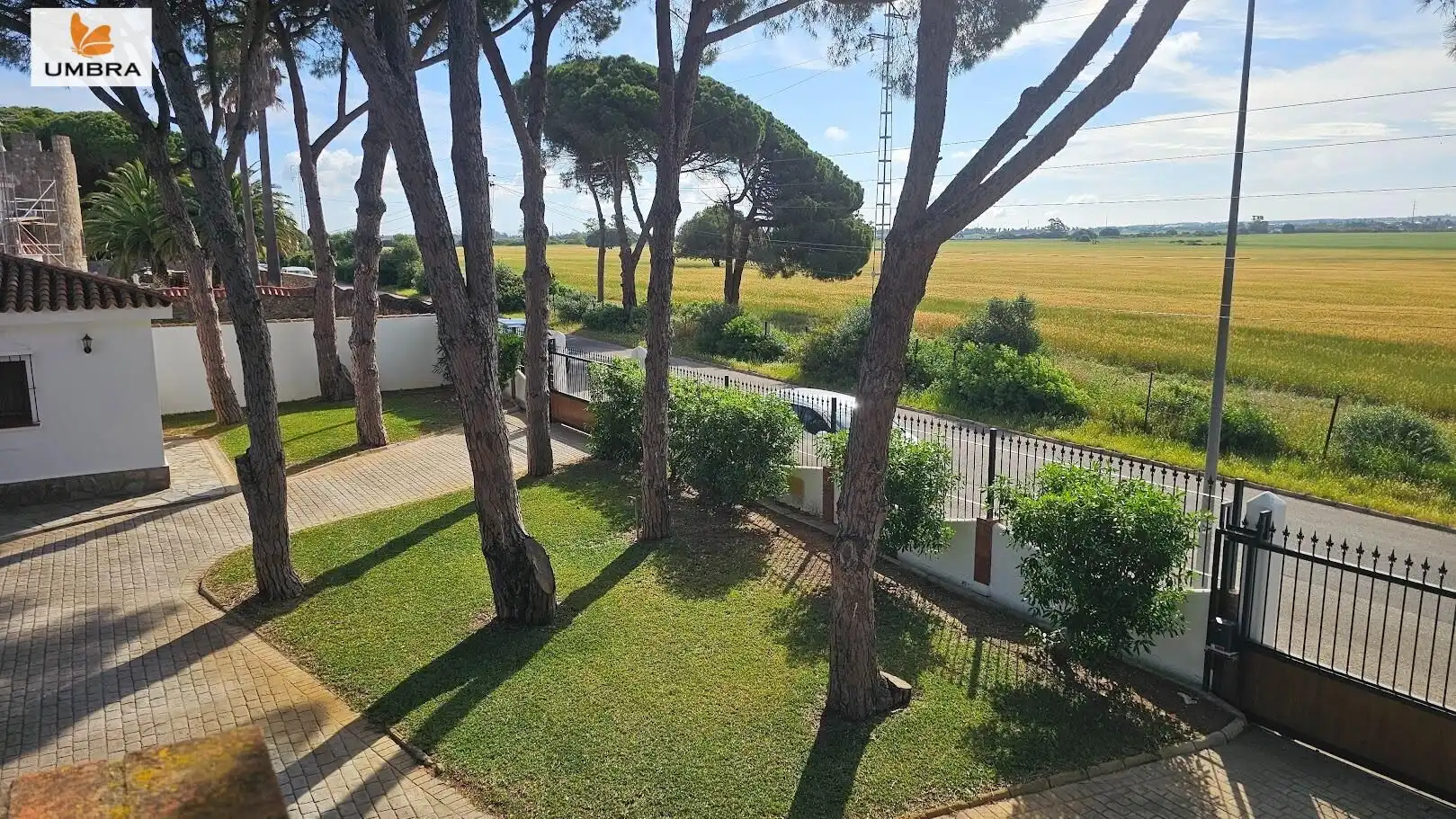 Jardí de Casa o xalet en venda en Chiclana de la Frontera amb Aire condicionat, Calefacció i Jardí privat