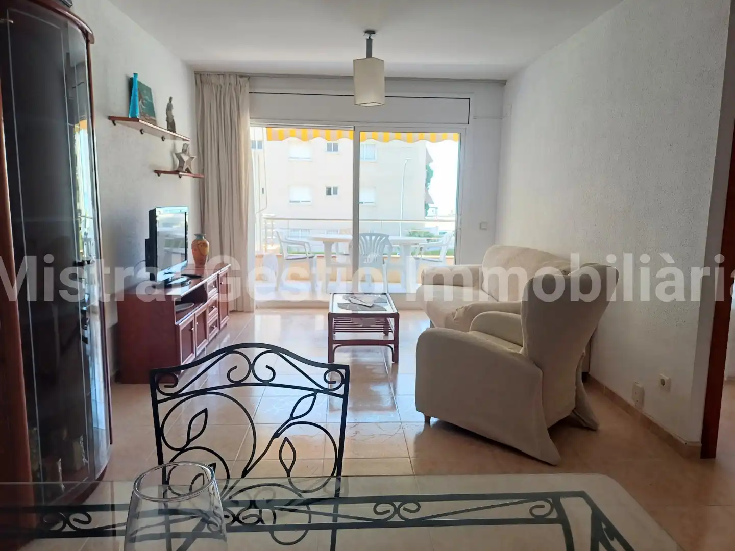 Sala d'estar de Pis de lloguer en Calafell amb Aire condicionat, Terrassa i Moblat
