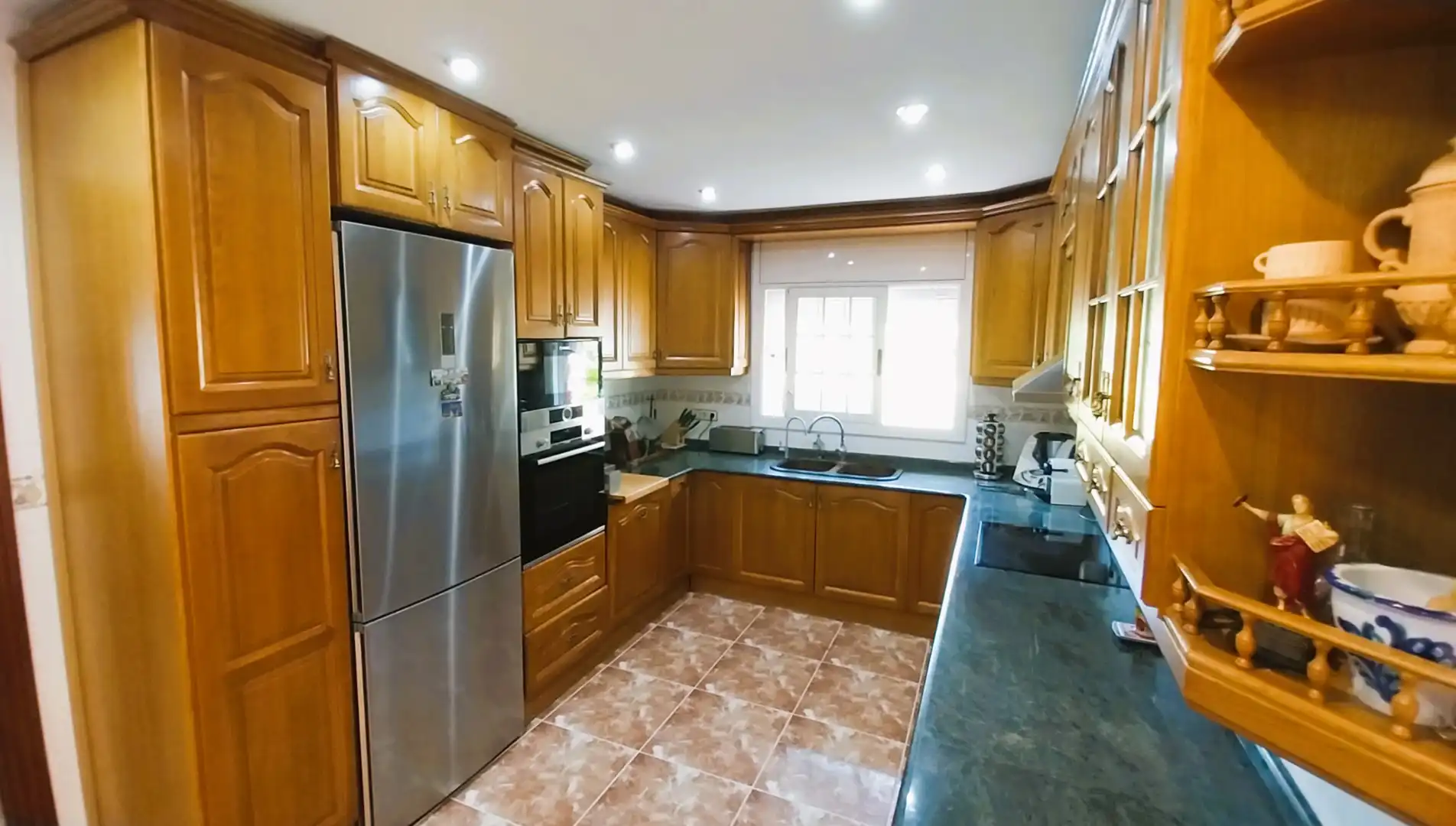 Cocina de Casa o chalet en venta en Vallirana con Calefacción, Jardín privado y Trastero