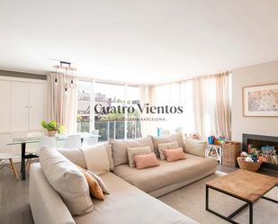 Living room of Flat to rent in  Barcelona Capital  with Air Conditioner, Heating and Parquet flooring