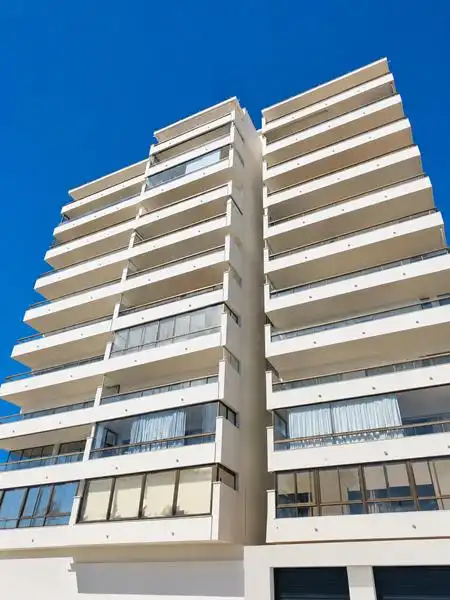 Außenansicht von Wohnung zur Miete in Estepona mit Terrasse