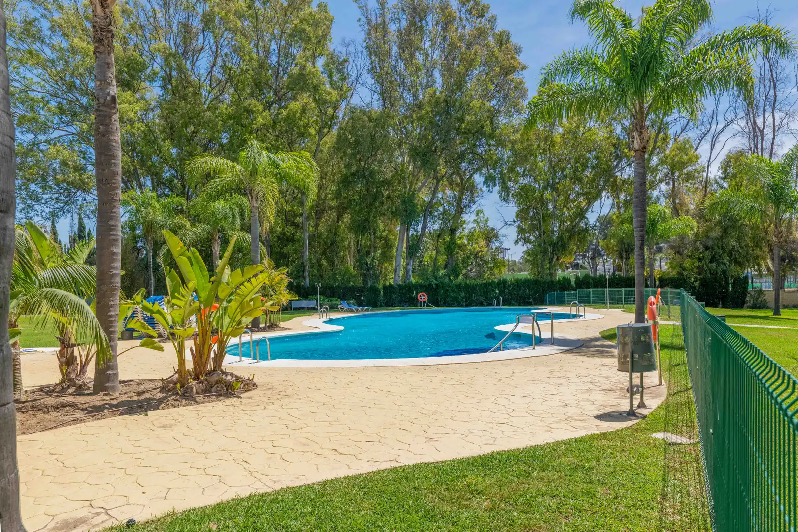 Swimming pool of Ground floor for sale in Marbella  with Air Conditioner, Heating and Terrace