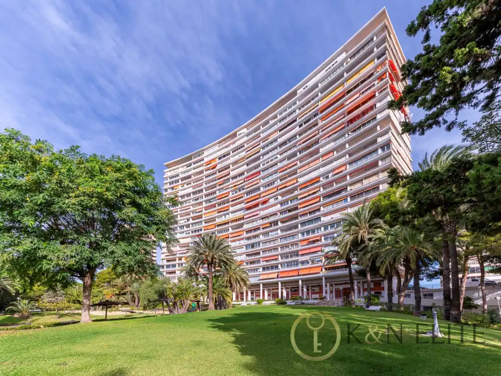 Vista exterior de Àtic en venda en Alicante / Alacant amb Jardí privat, Terrassa i Piscina