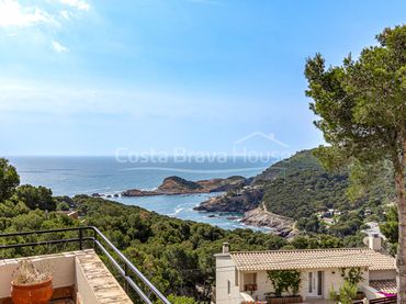 Terraced house with balcony for sale in Carrer Medas 41