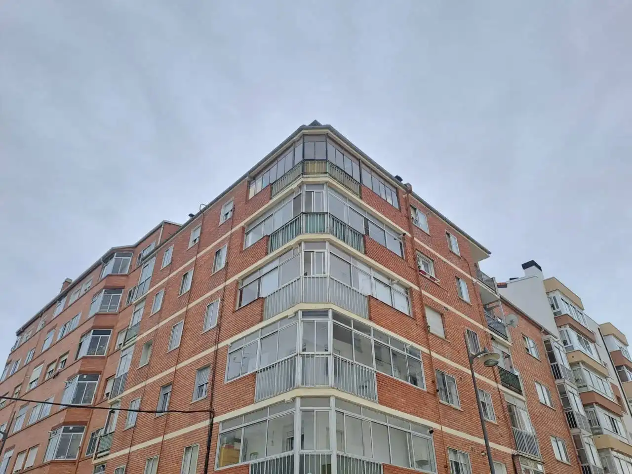 Vista exterior de Pis en venda en Burgos amb Calefacció, Parquet i Terrassa