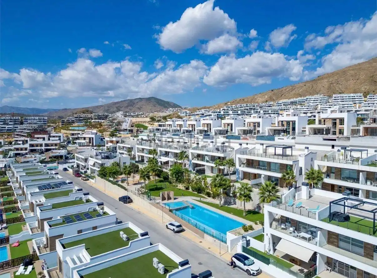 Vista exterior de Dúplex en venta en Finestrat con Aire acondicionado, Calefacción y Piscina