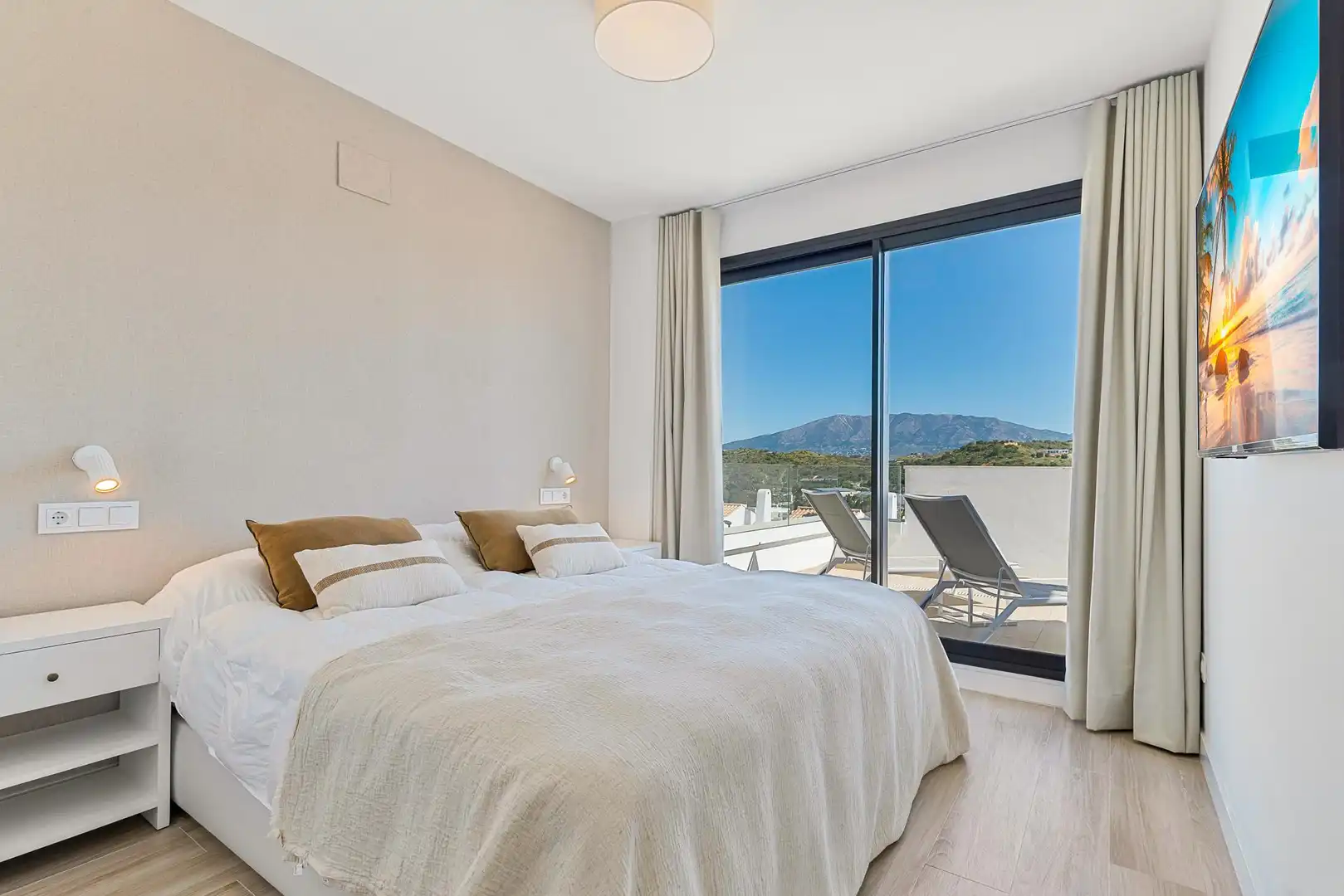 Habitación de Apartamento de alquiler en Mijas con Aire acondicionado, Calefacción y Jardín privado