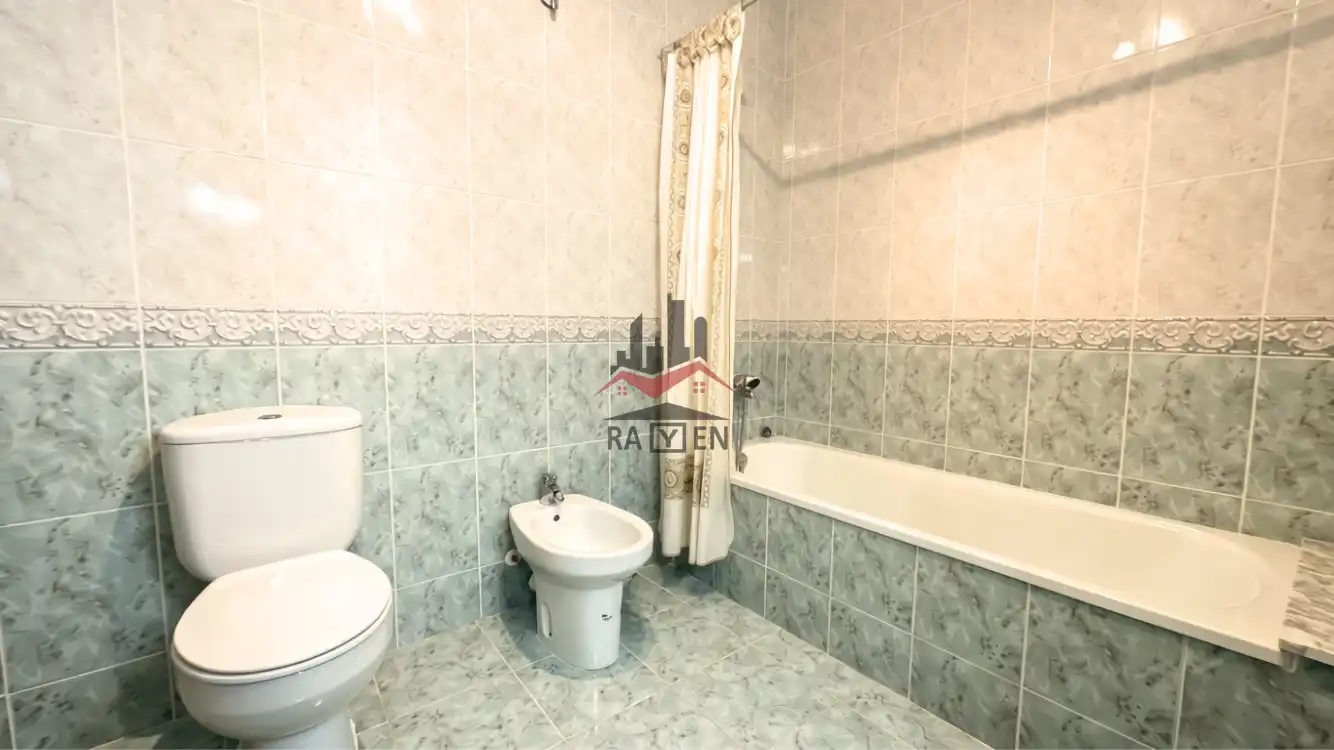 Baño de Casa adosada en venta en Figueres con Calefacción