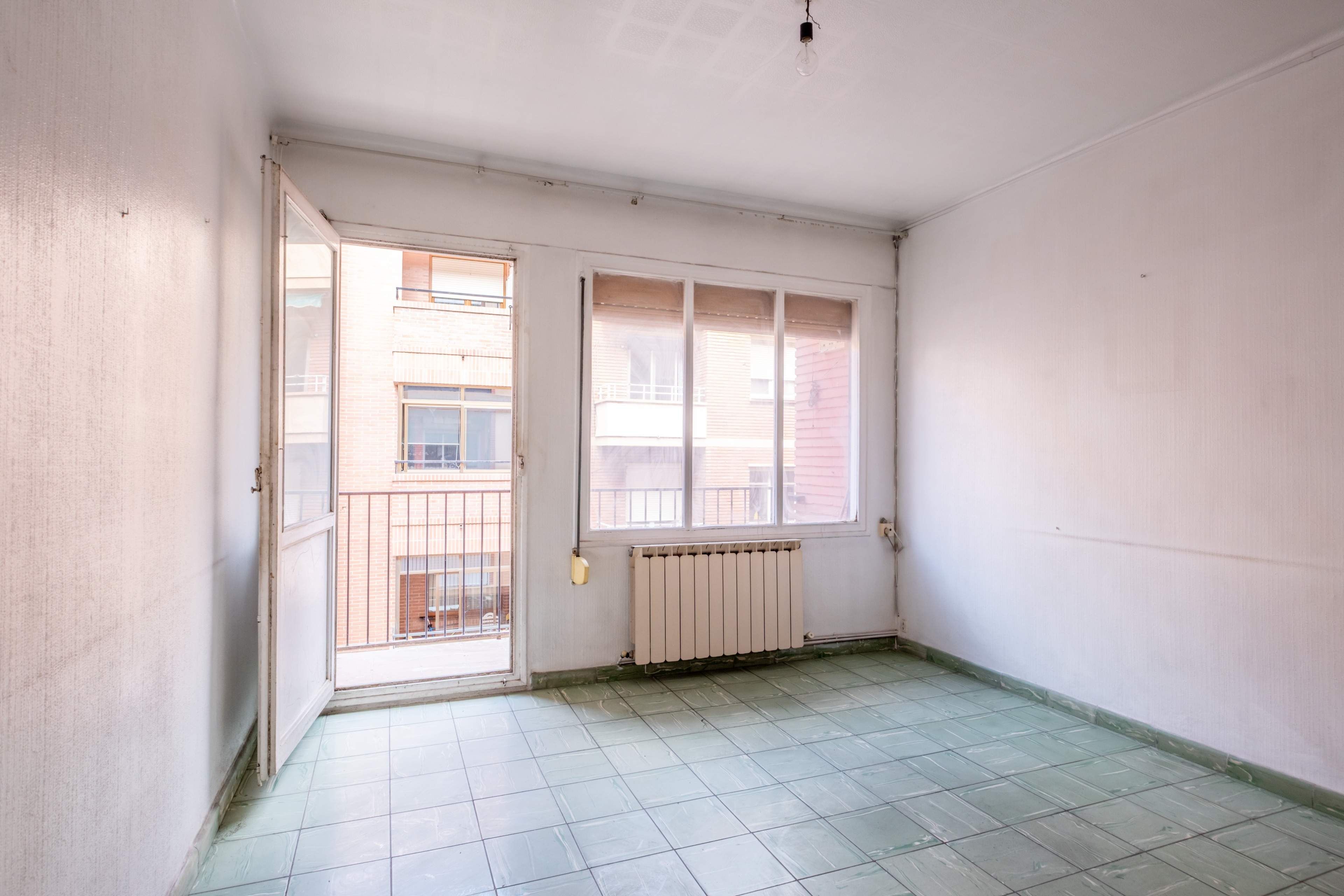 Habitación de Piso en venta en  Zaragoza Capital con Calefacción, Terraza y Balcón