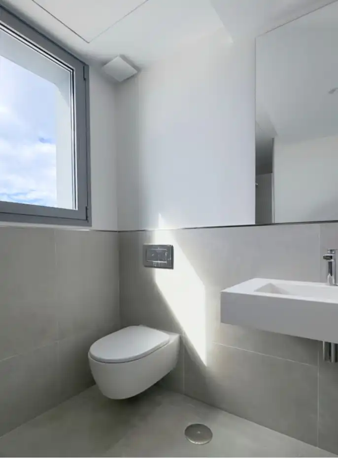 Badezimmer von Wohnung zum Verkauf in Marbella mit Terrasse, Abstellraum und Schwimmbad