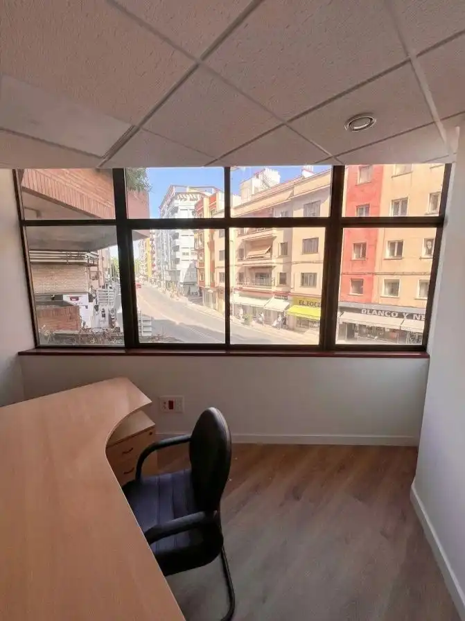 Büro zur Miete in Cáceres mit Klimaanlage und Möbliert