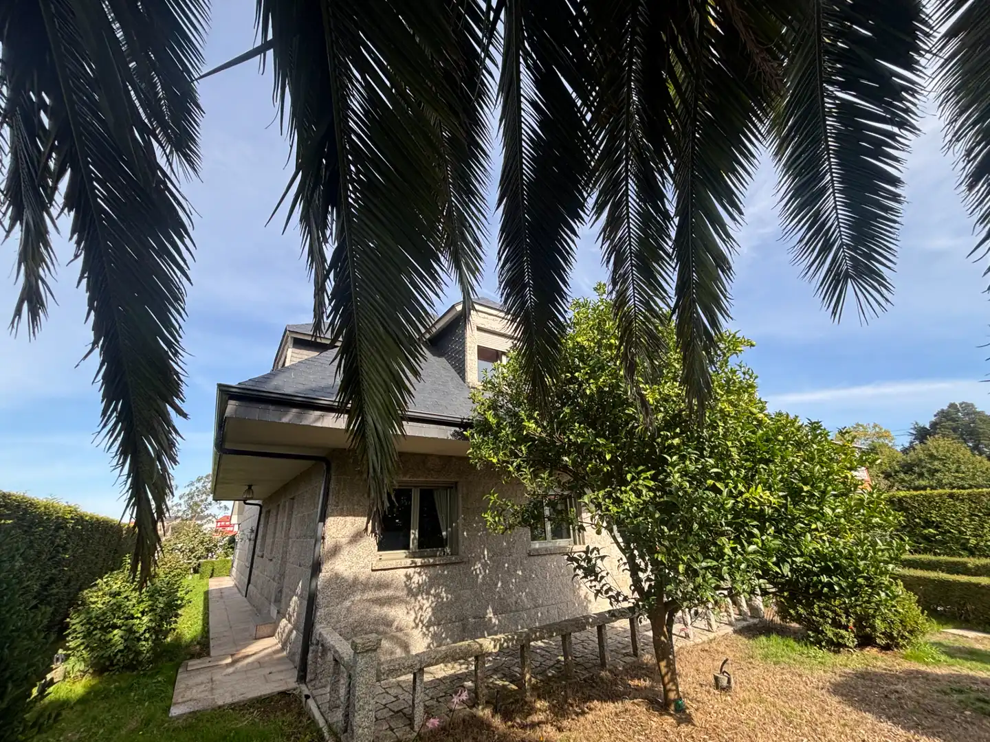 Vista exterior de Casa o chalet en venta en Santiago de Compostela  con Calefacción, Jardín privado y Parquet