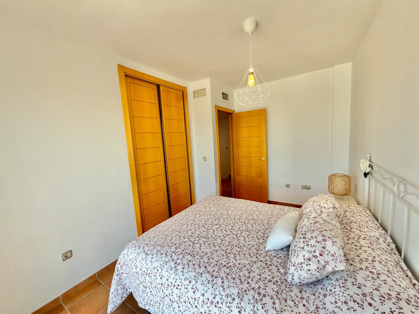 Schlafzimmer von Einfamilien-Reihenhaus zum Verkauf in Rincón de la Victoria mit Ofen, Balkon und Gemeinschaftspool