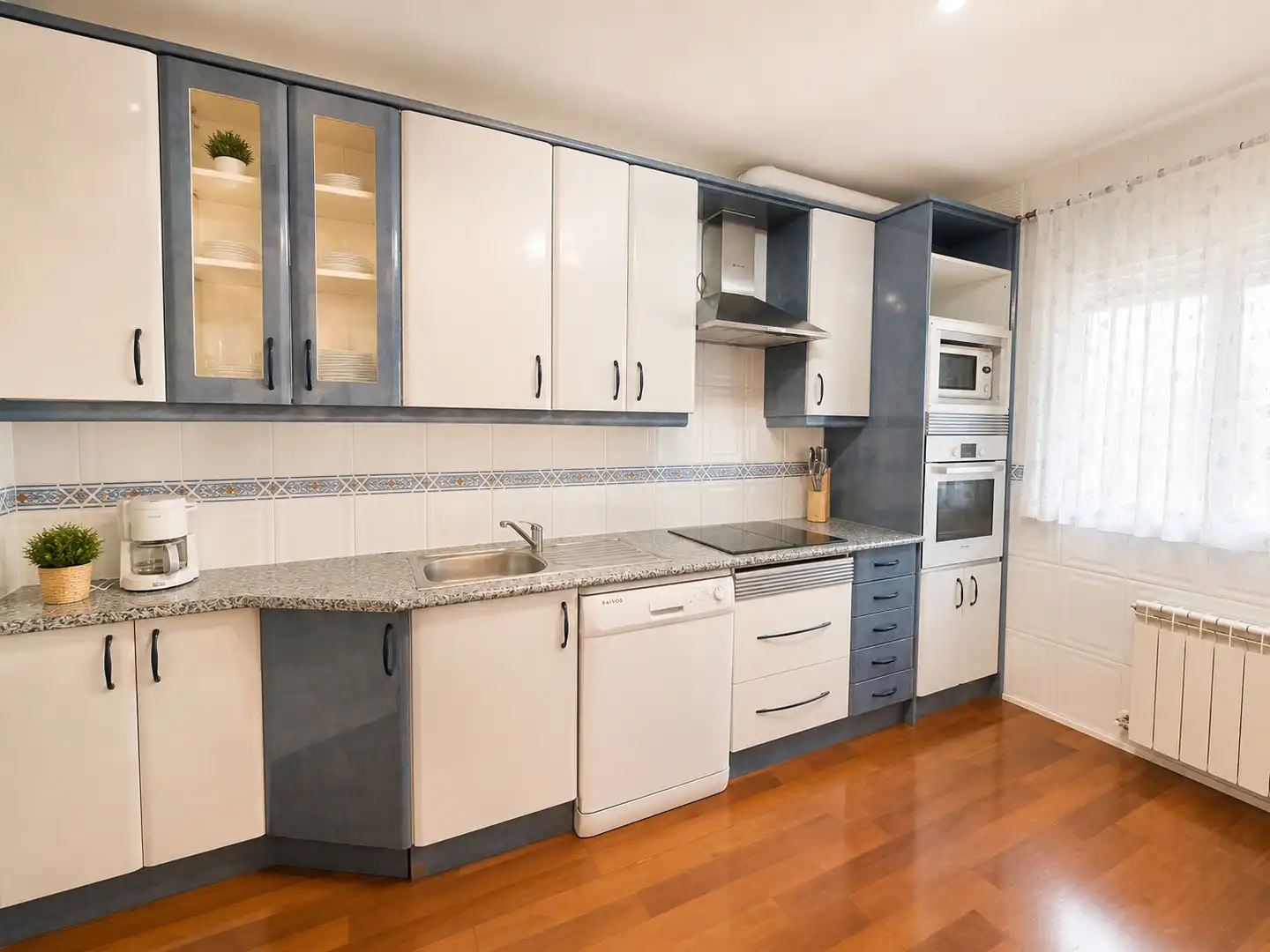 Kitchen of Detached homes for sale in Azuqueca de Henares  with Heating, Parquet flooring and Swimming Pool