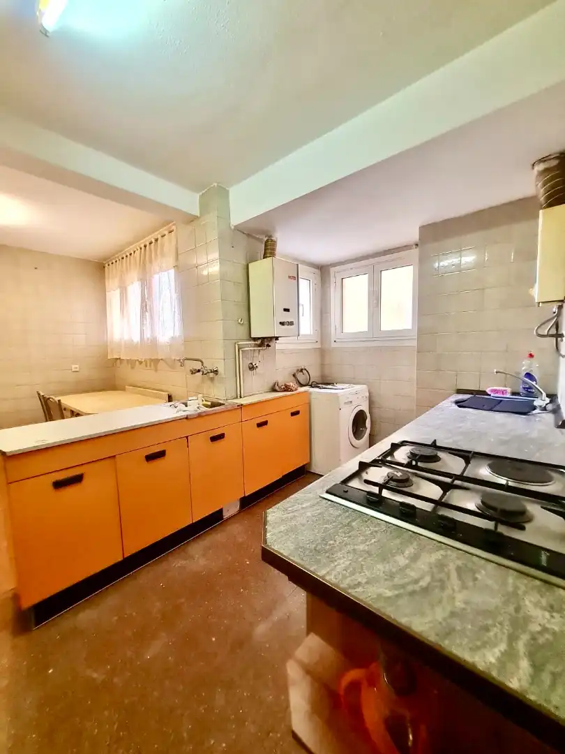 Cuina de Pis en venda en Gijón  amb Jardí privat, Parquet i Traster