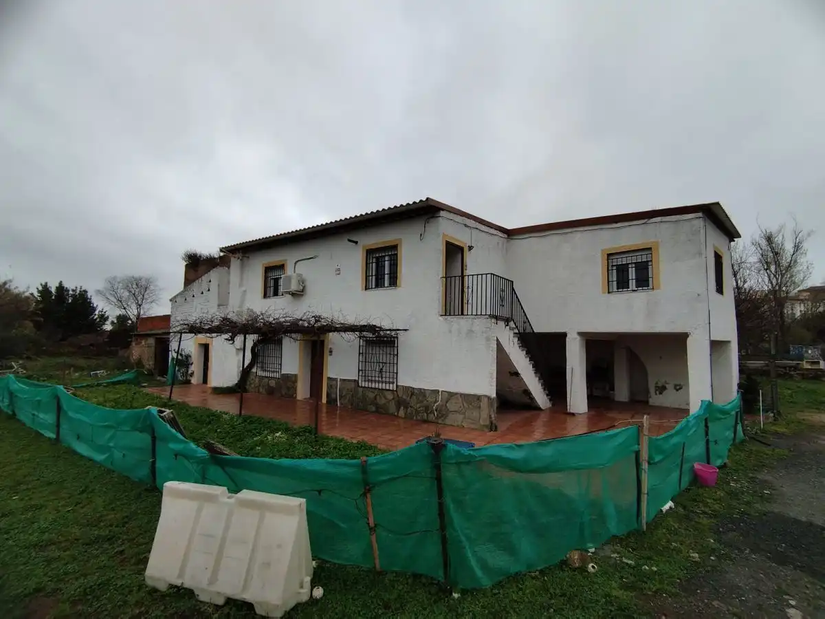 Exterior view of Houses for sale in Plasencia  with Air Conditioner