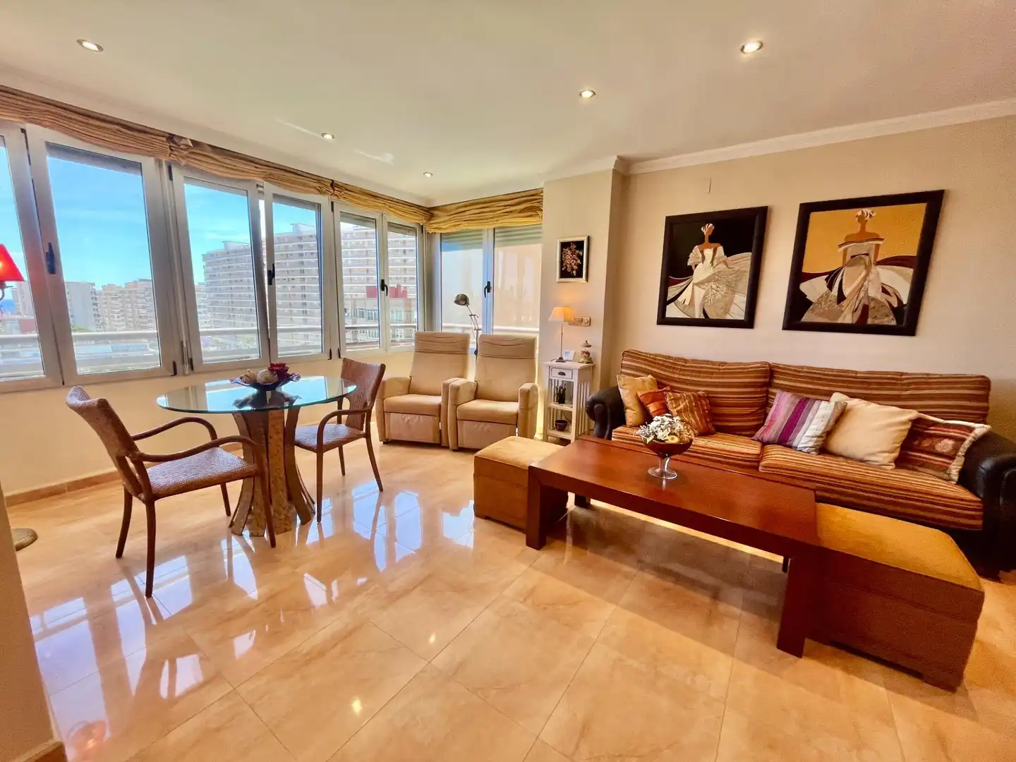 Sala de estar de Piso en venta en Alicante / Alacant con Aire acondicionado, Calefacción y Piscina comunitaria