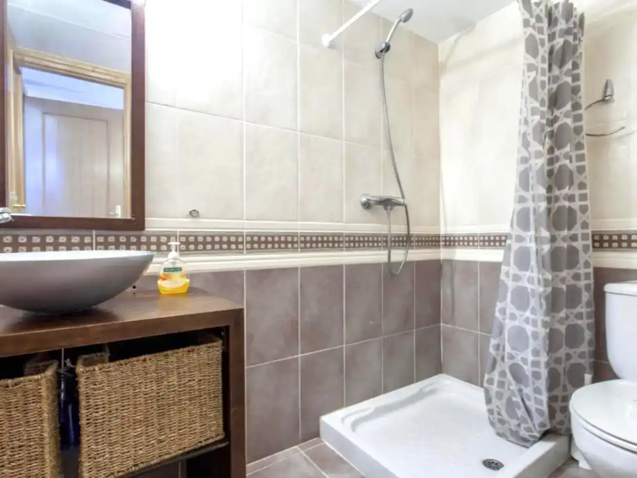 Badezimmer von Maisonette zur Miete in  Valencia Capital mit Klimaanlage und Balkon