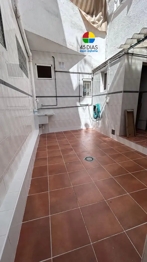 Badezimmer von Erdgeschoss zum Verkauf in Ripollet mit Heizung, Parkett und Terrasse