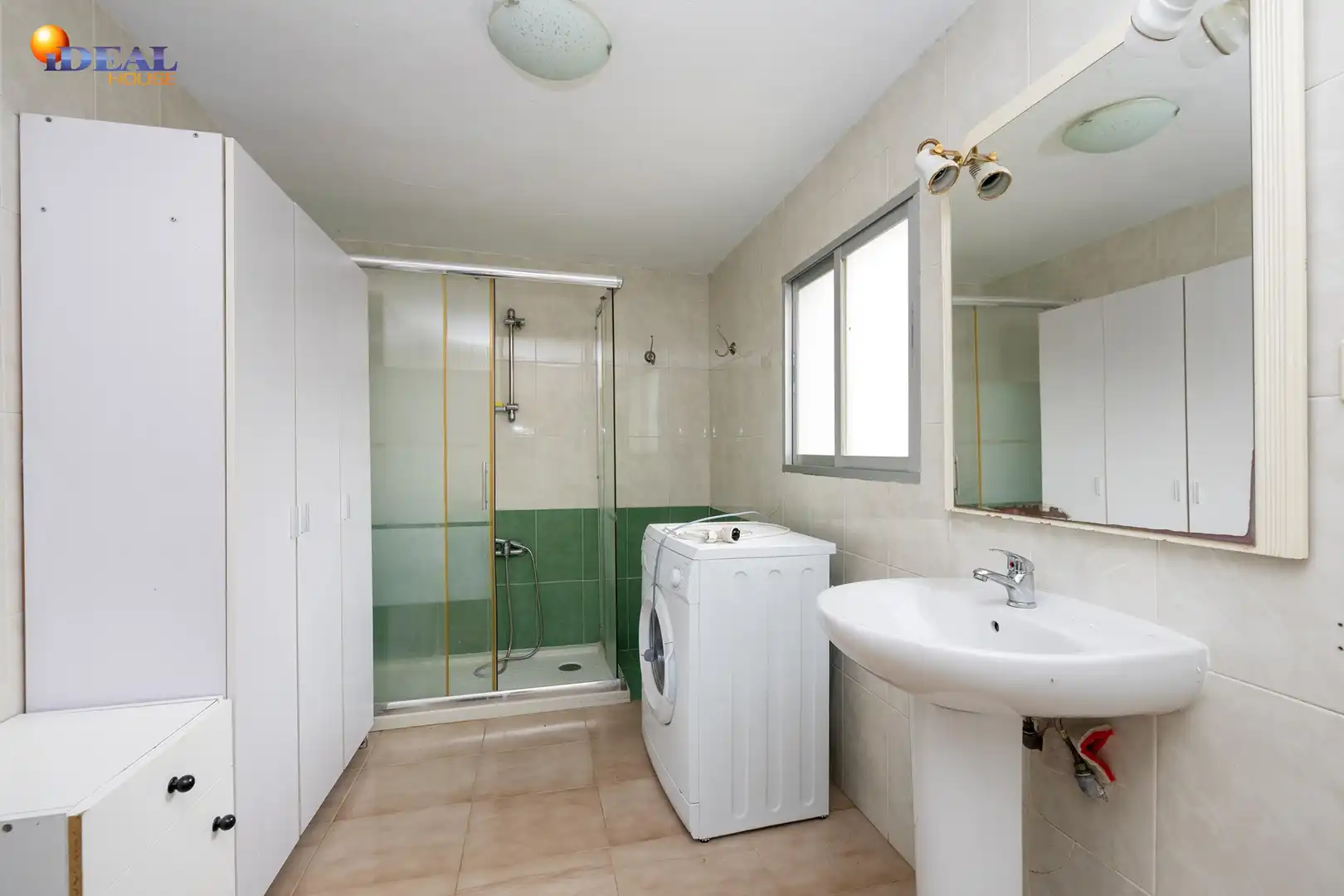Badezimmer von Country house zum Verkauf in Dílar mit Privatgarten
