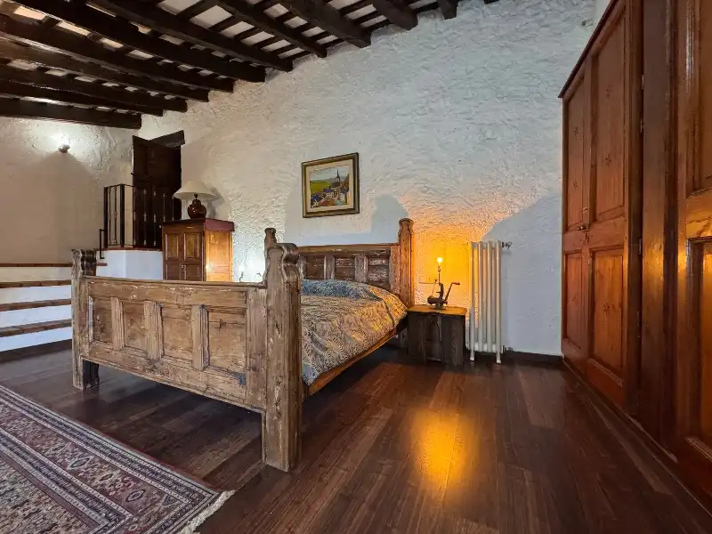 Habitación de Finca rústica en venta en Ullastret con Aire acondicionado, Calefacción y Jardín privado
