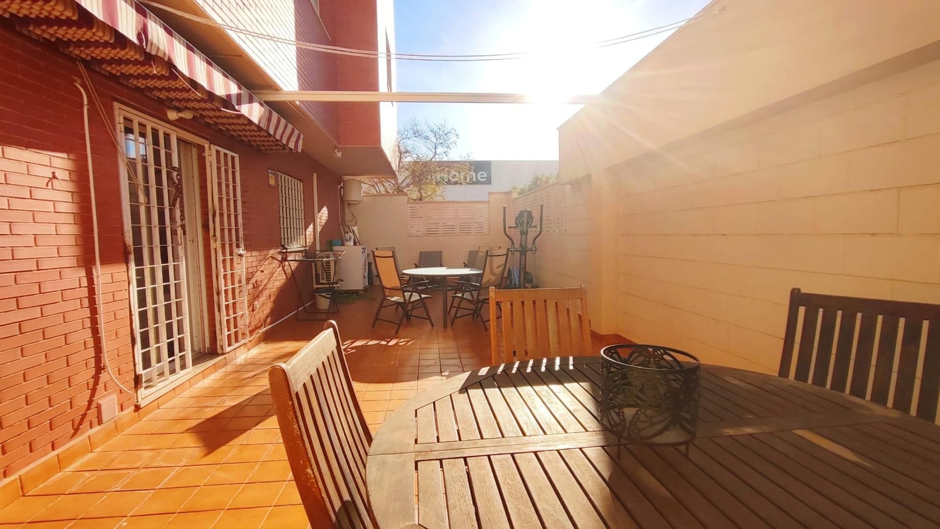 Terrassa de Pis en venda en  Almería Capital amb Aire condicionat, Jardí privat i Terrassa