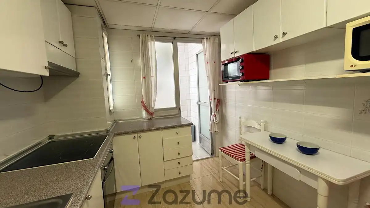 Cuina de Apartament de lloguer en Murcia amb Aire condicionat, Moblat i Forn