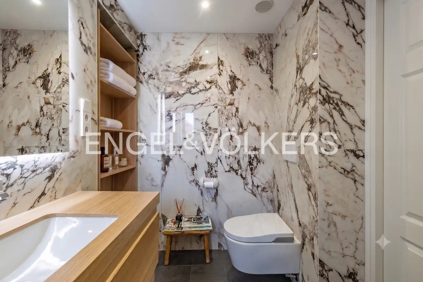 Bathroom of Attic for sale in Sant Cugat del Vallès  with Heating, Parquet flooring and Swimming Pool