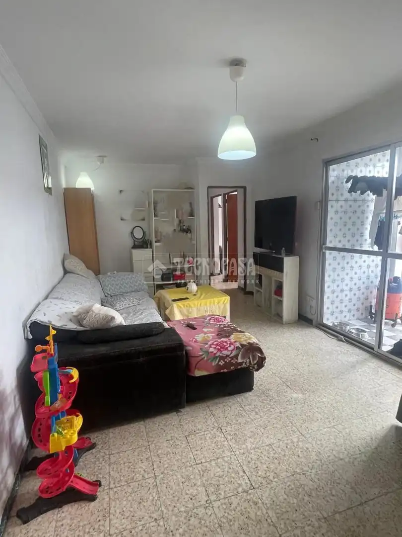 Living room of Flat for sale in Sevilla  with Air Conditioner and Balcony