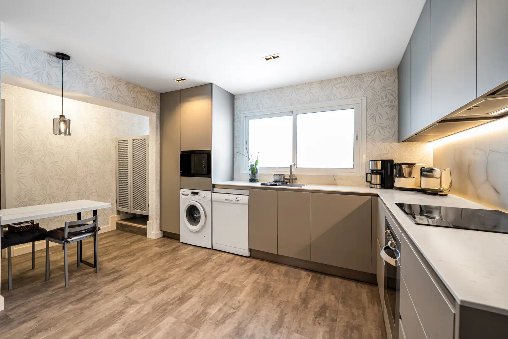Cuina de Apartament en venda en Marbella amb Calefacció, Terrassa i Piscina