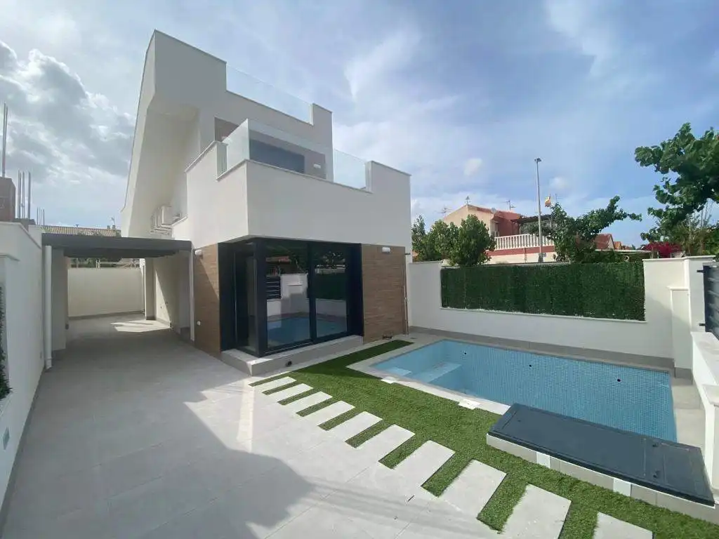 Chalet con piscina en venta en Centro