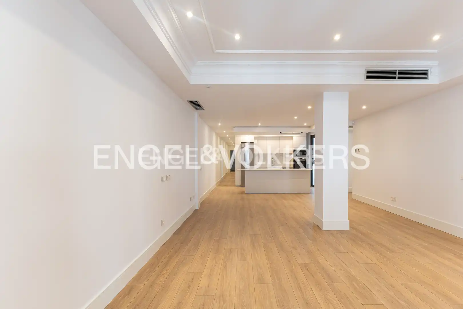 Flat for sale in Madrid  with Air Conditioner, Heating and Storage room