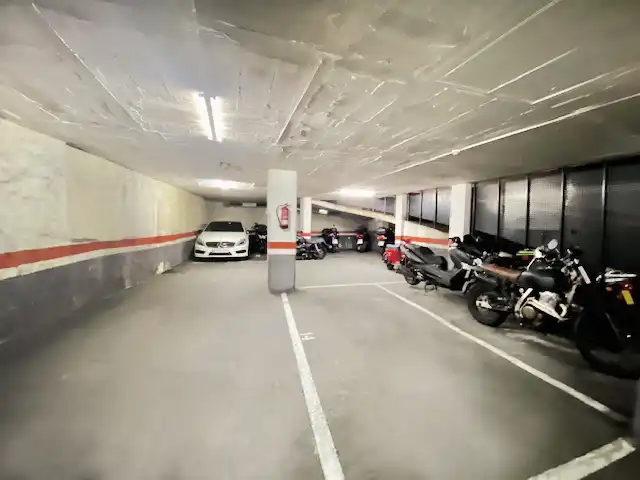 Einzelparkplatz zur Miete in Carrer d'Elkano 19, imagen 3