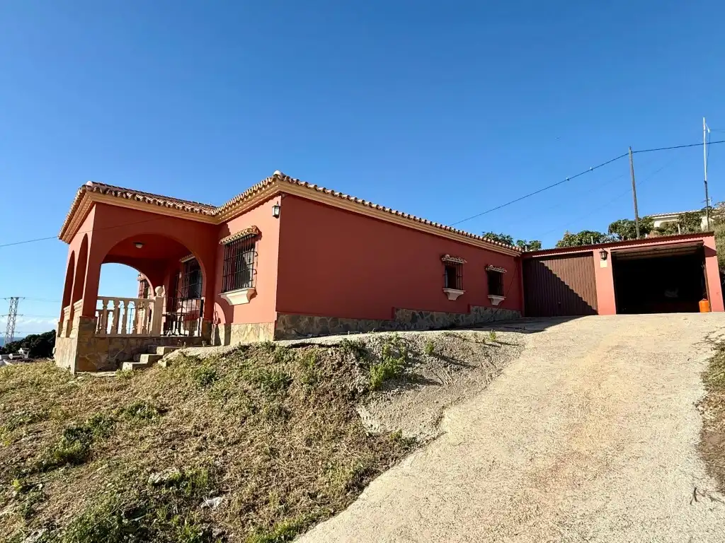 Vista exterior de Casa o xalet en venda en Vélez-Málaga amb Aire condicionat i Terrassa