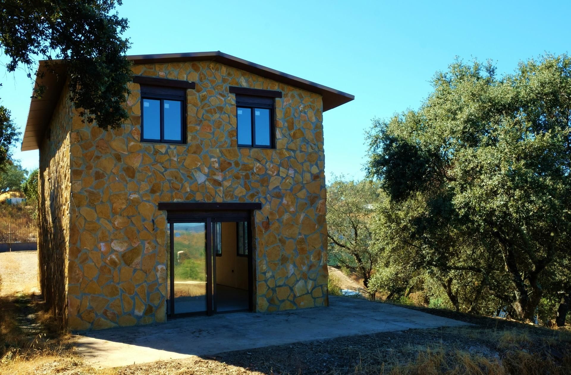 Vista exterior de Casa o xalet en venda en Guillena amb Jardí privat i Piscina comunitària